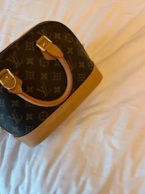 Louis Vuitton Monogram handväska - Säljer en äkta Louis Vuitton väska  😊 kan diskutera priset / kan mötas i Sthlm också 