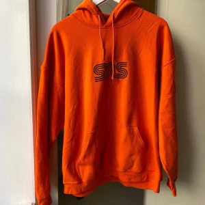 Klassisk sneakers n stuff hoodie - Klassisk sneakers n stuff SNS hoodie! Lite norpig. 