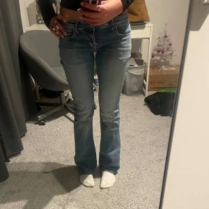 Low waist bootcut jeans från LTB - Superfina lågmidjade bootcut jeans från LTB, storlek 28x34, skulle säga att de passar en S. Nytt skick. Pris kan diskuteras vid snabbt köp