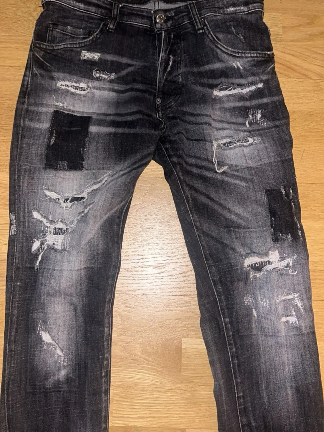 D.squared.2 Svarta slitna jeans 