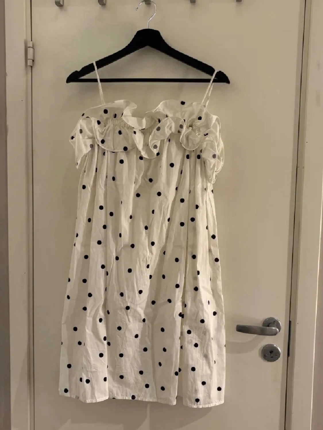 Prickig klänning  - 1