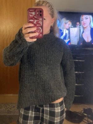 Tröja med lång hals  - Fin trendig tröja🩷 