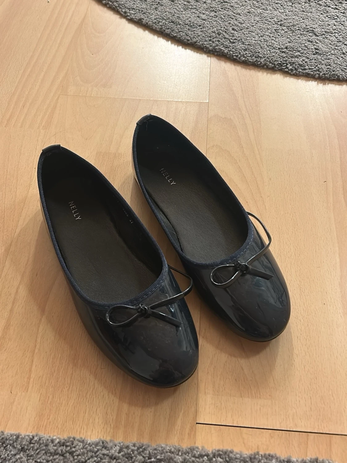 Mörkblåa ballerinaskor