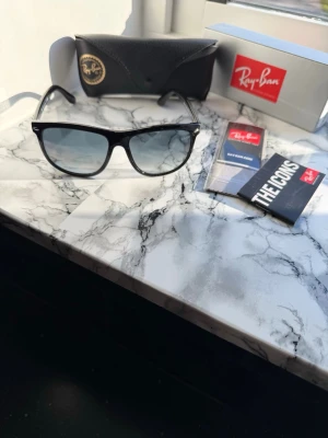 Rayban boyfriend  - Sprillans nya raybans! Bästa investeringen passar tilllalla årstider! Modell 4147 601/32! Storlek:56! Vid minsta fundering kontakta mig✔️
