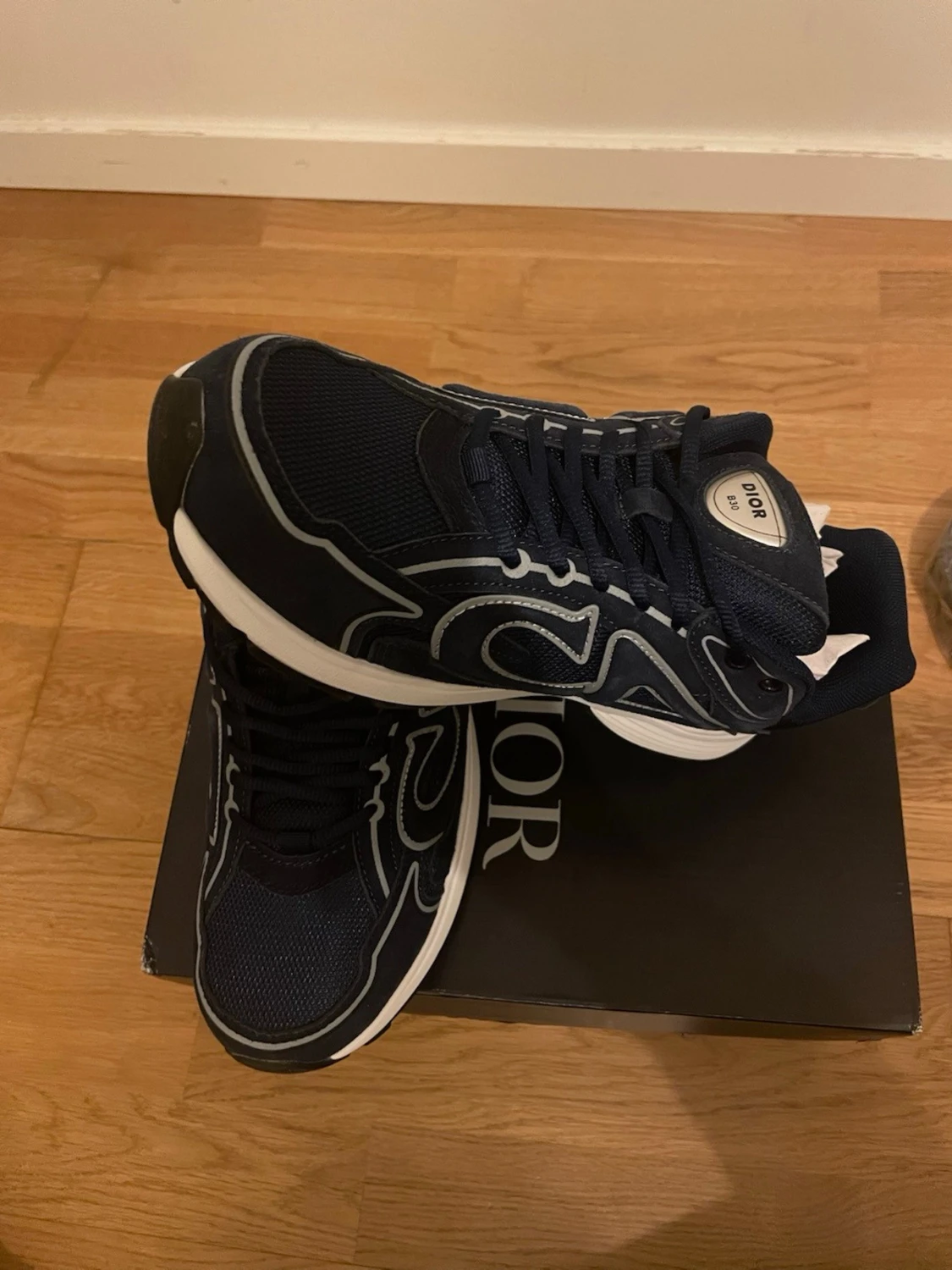 Marinblå CD  sneakers med vita detaljer - 1