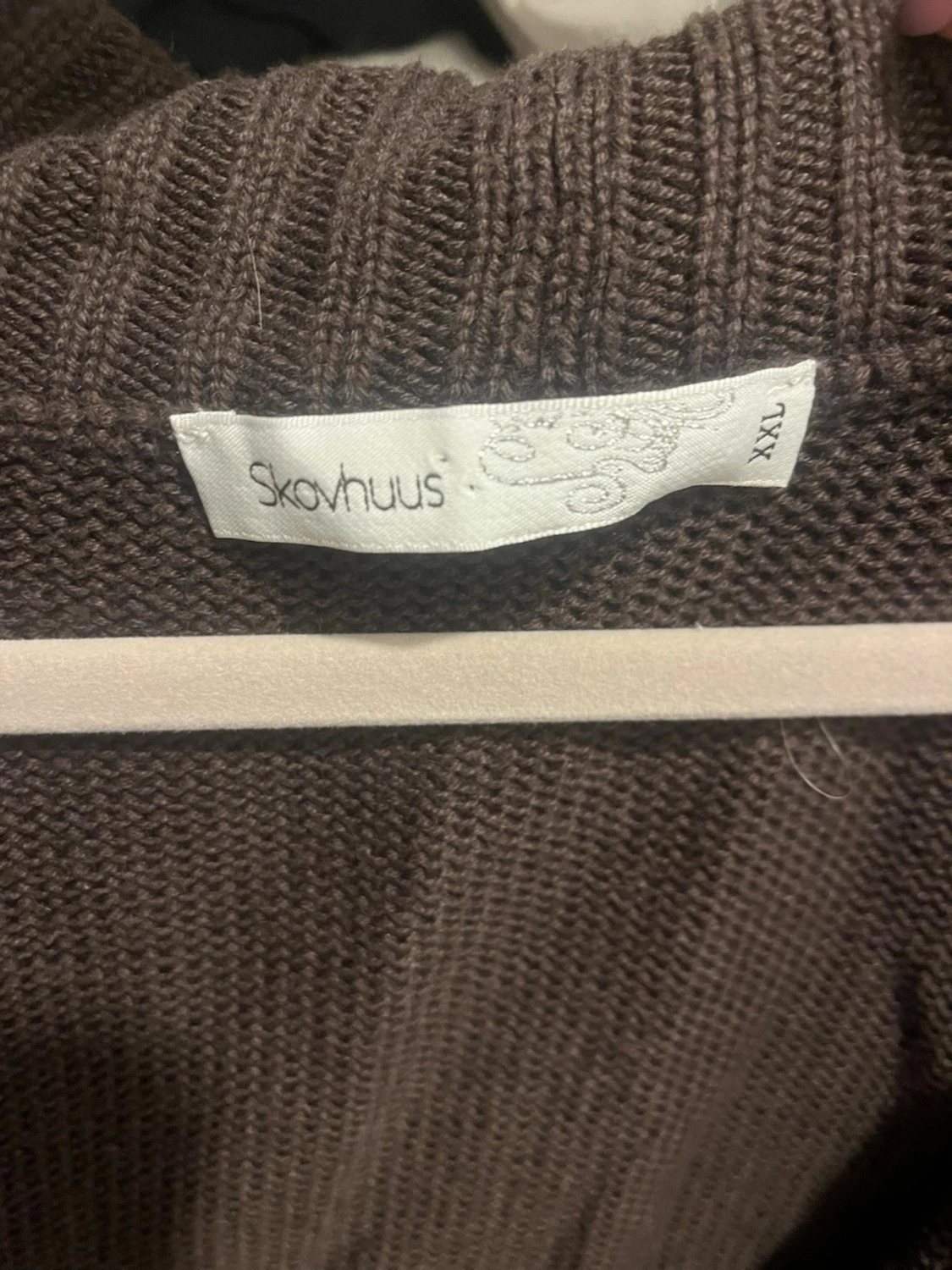 Brun kofta med knappar och krage - 2