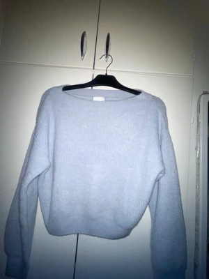  Ljusblå stickad tröja  -  Fin! Gosig har inte använt den så mycket 💕