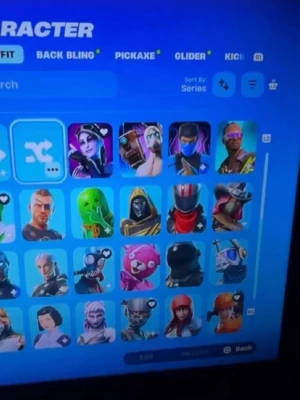 Fortnite konto med mycket skins och leivithan axe och massor as grejer - Säljer då detta för jag inte spelar alls mycket längre då jag gått över till cs2 så de har blivit att jag aldrig använder detta