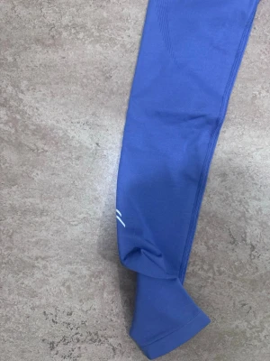 Oner Active tights  - Ett par träningstights från Oner Active i stl XS som är använd endast en gång säljs för 250 kr. 