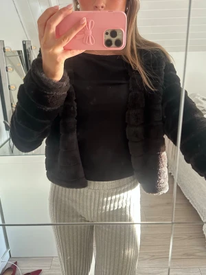 Päls jacka/kofta Gina  - Kommer inte till använding, slutsåld 