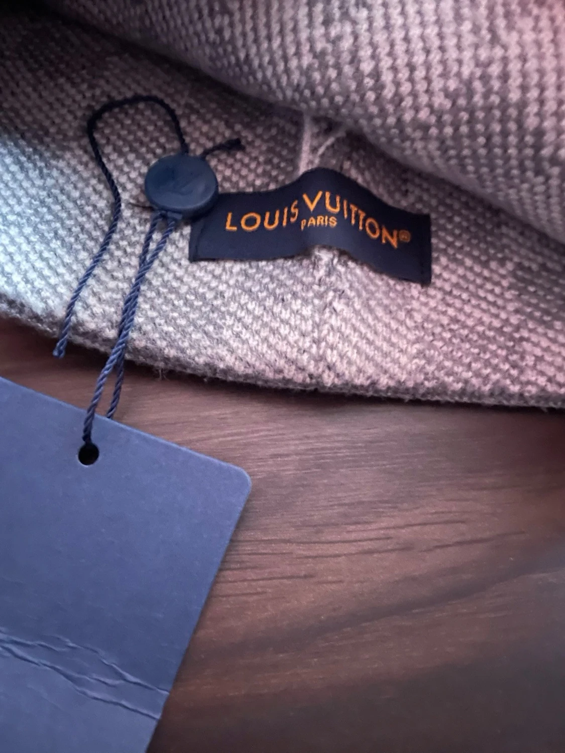 Grå mössa från Louis Vuitton - 2