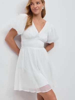 Studentklänning - Vit kort studentklänning från Gina Tricot, inköpt 2025.