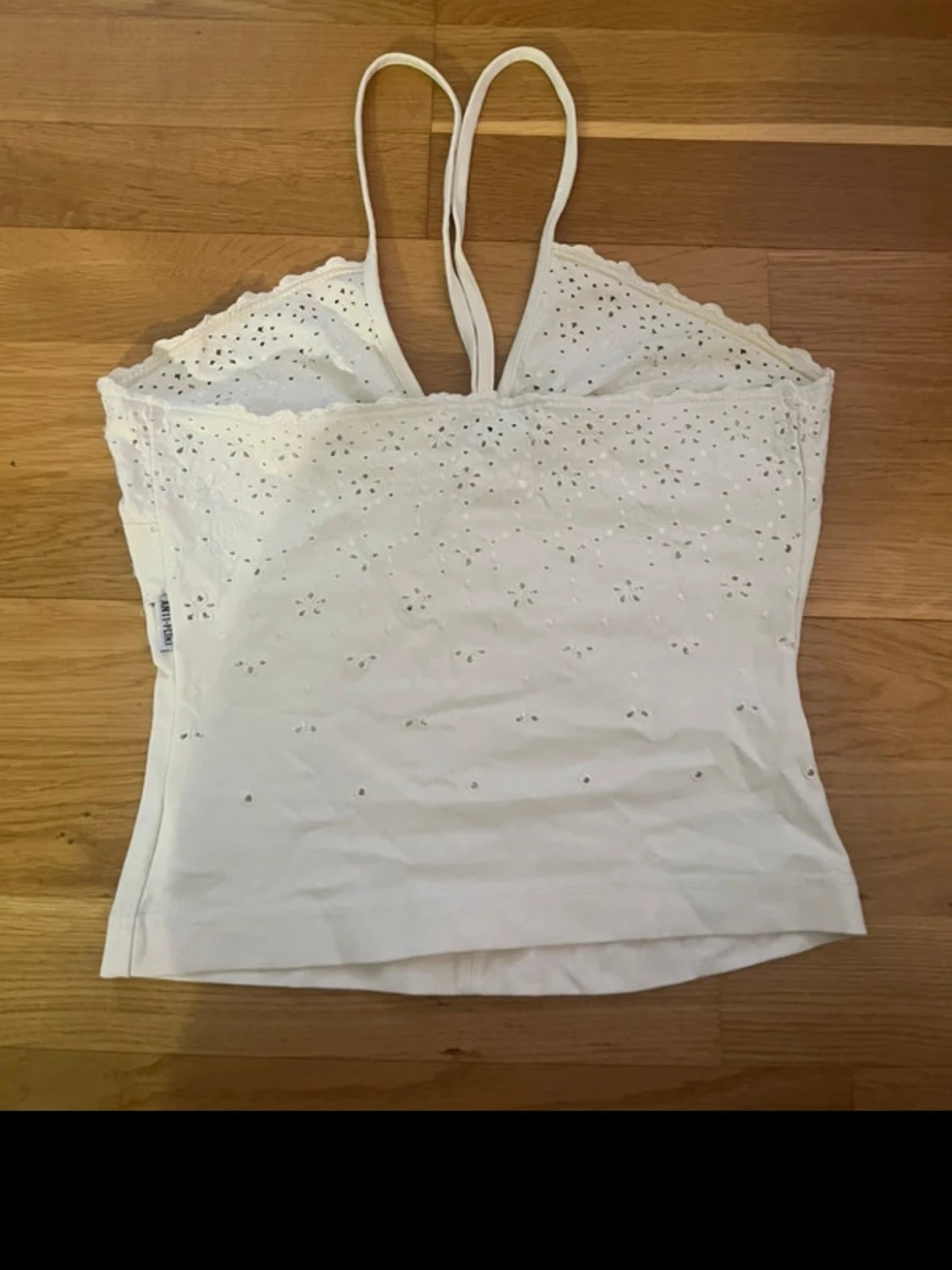 Vit broderad linnetopp med spetskant - 2