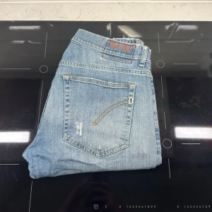 Dondup jeans  - Dondup jeans i mycket fint skick | Storlek W32, måtten är: Midja: 39cm, Längd: 99cm | Hör av dig vid frågor!