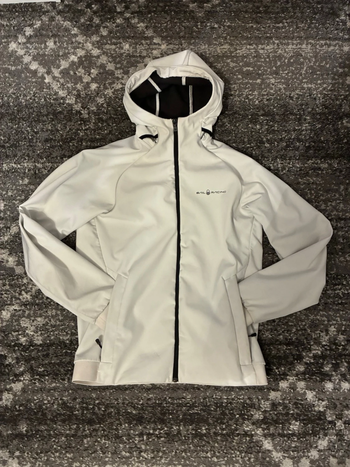 Vit vindjacka från Sail Racing