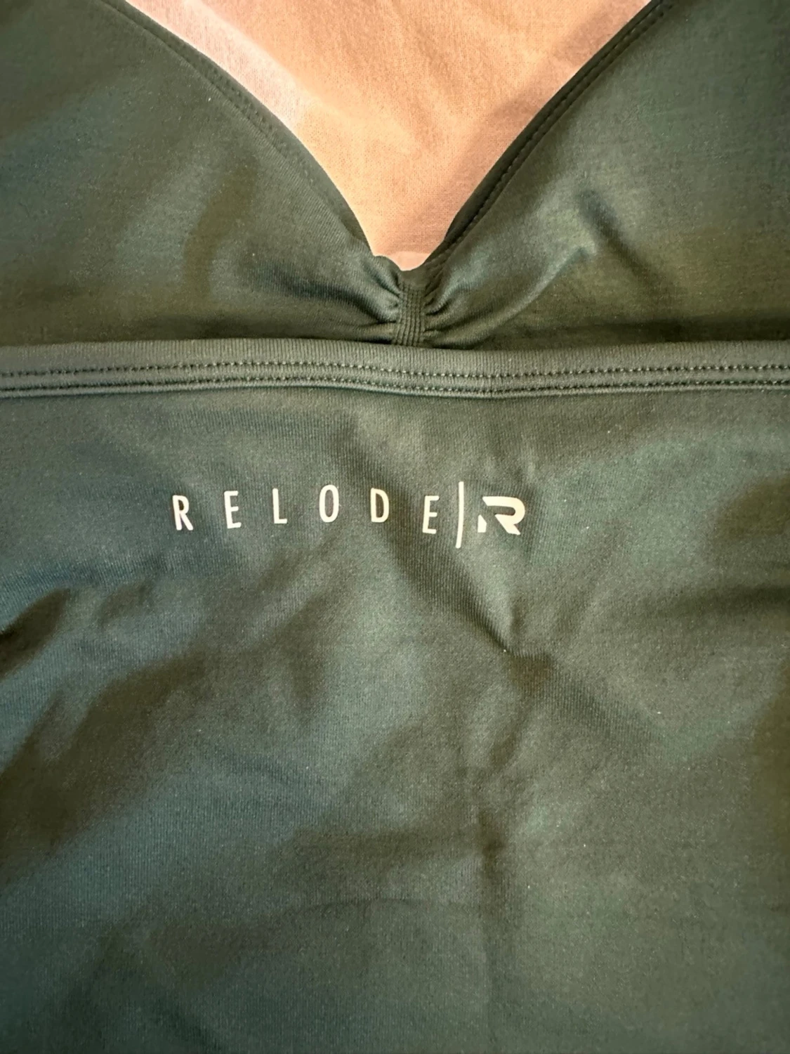 Mörkgrön halterneck topp från Relode - 3