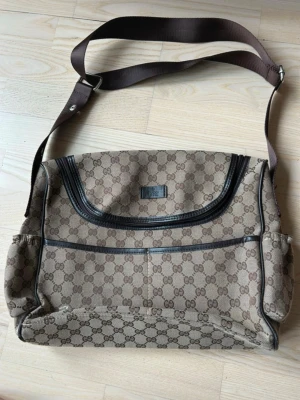 Bag  - Bought it on vinted without receipt, so I don’t think it’s real 