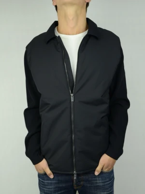 Massimo Dutti hybrid cardigan  - MASSIMO DUTTI HYBRID CARDIGAN Storlek : XL Passform : Passar L Användning : Jackan är i ett väldigt fint skick utan defekter Nypris : Cirka 1600SEK Modellen på bilden : 182CM och väger 74KG