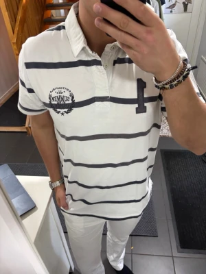 Tommy Hilfiger Piké - Storlek L, skick 9/10. Pris 299, fraktas samma dag!