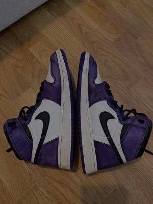 Jordan Air 1 retro high - Lila jordans storlek 38,5. Pris går att diskutera