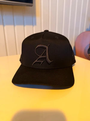 Appertiff keps - Aldrig använd, fräsch. Undrar du något så e de ba o skriva