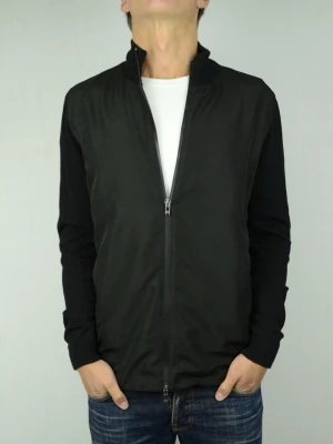 Massimo Dutti hybrid cardigan  - MASSIMO DUTTI HYBRID CARDIGAN Storlek : L Passform : Passar M Användning : Jackan är i ett väldigt fint skick utan defekter Nypris : Cirka 1600SEK Modellen på bilden : 182CM och väger 74KG