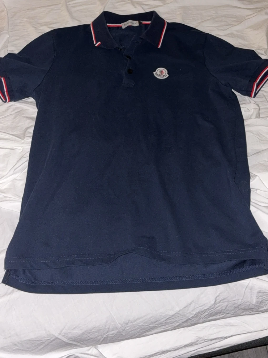 Marinblå pikétröja från Moncler