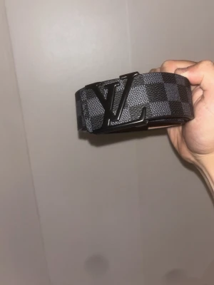 Bälte - Snyggt svart och grått bälte helt ny aldrig använd 100cm