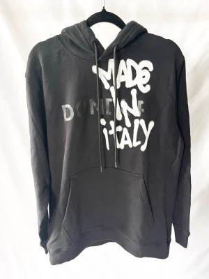 Dondup Hoodie - Extremt fet och sällsynt hoodie från DonDup! Fint skick, inga defekter. Storlek M. Kontakta mig för fler frågor och funderingar!