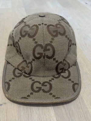 Gucci keps | äkta - Skick:6/10, tecken på begagnad men ej stor skador 
