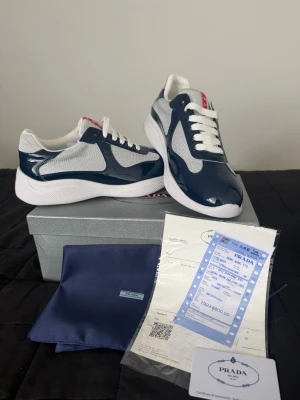 Prada Cup sneakers  - Otroligt vackra skor det hära, skulle säga inprincip helt oanvända!!