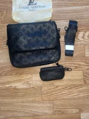 L*V väska - Lv väska helt ny priset går att diskuteras vid snabb affär.