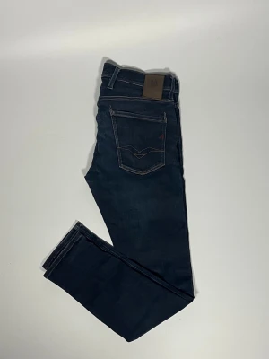 Replay anbass jeans hyperflex - Säljer en par riktigt snygga och trendiga Replay anbass jeans med hyperflex och i fint skick, storlek 30/30, vid frågor är det bara att skriva //Gramenti