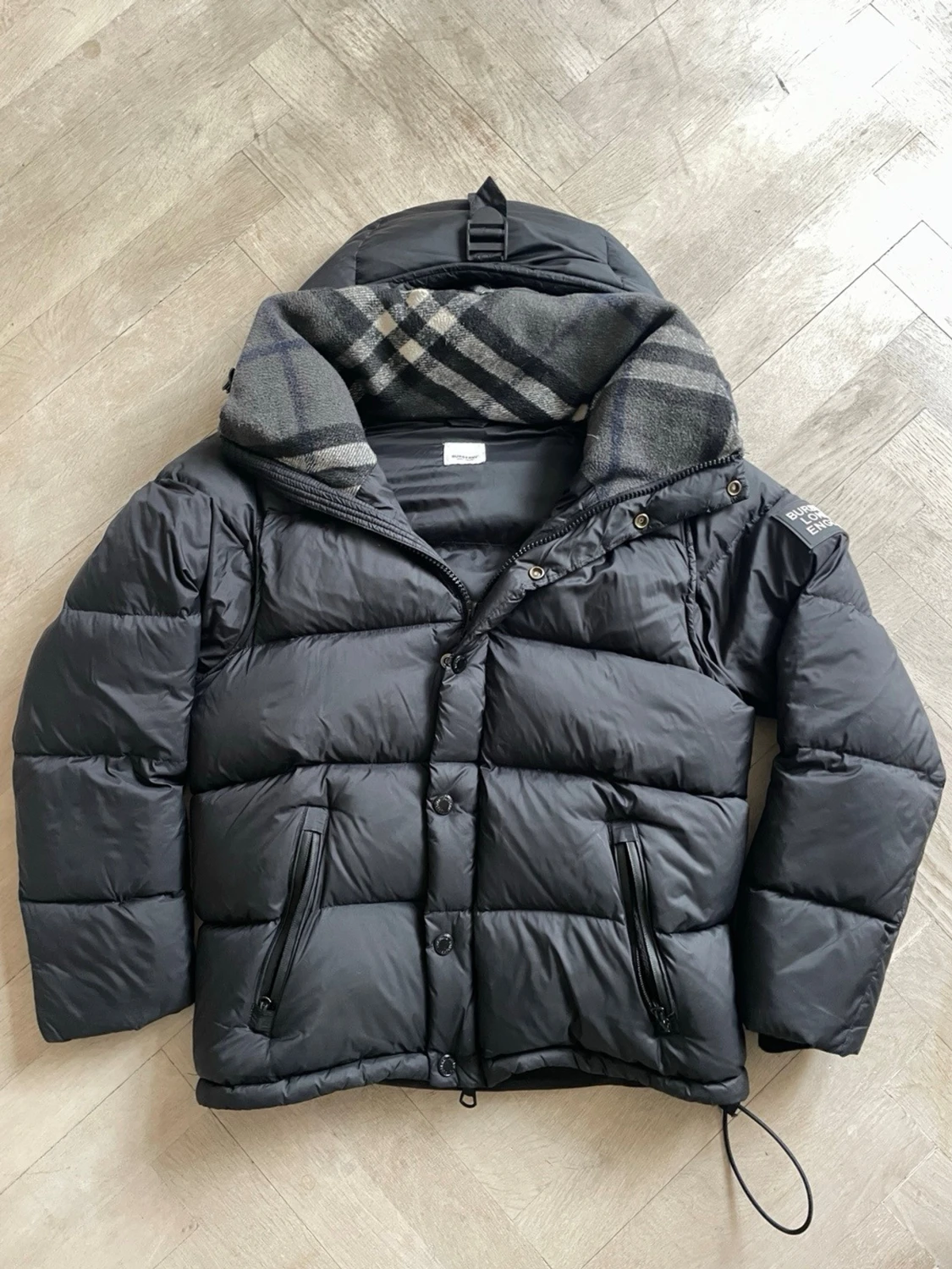 Svart Burberry jacka 