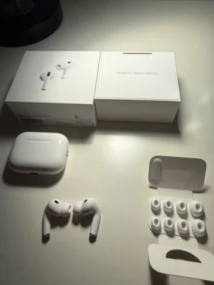Apple AirPods Pro 3  - Apple AirPods 3 PRO – öppnad förpackning men oanvända. Levereras med originalbox och alla tillbehör. Inga kvitton. Fint skick.