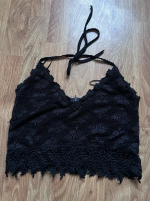 Svart croptop - Svart croptop, sparsamt använd