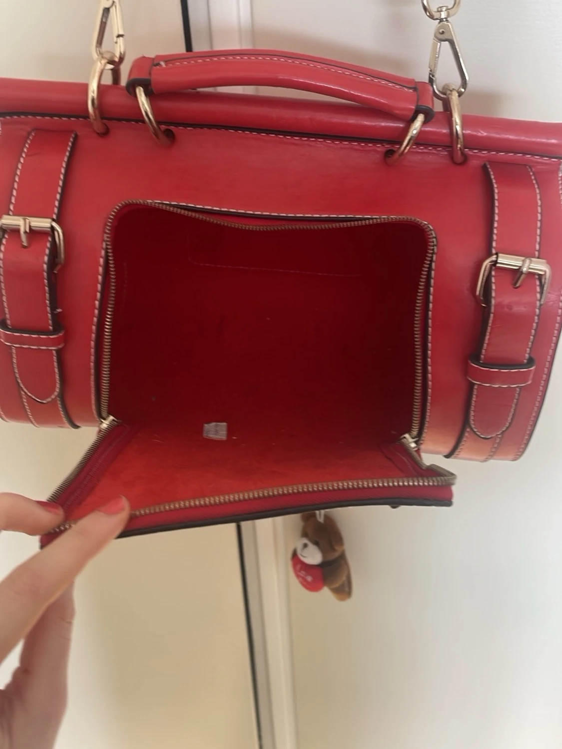 Röd handväska med axelrem - 2