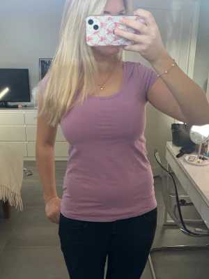 Lila T-shirt  - Superfin lila T-shirt💕