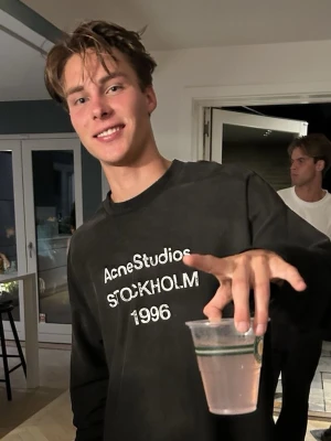 Acne Studios longsleeve - Säljer min Acne Studios longsleeve | Storlek S | Perfekt skick | Köpt för 3500kr | Online kvitto finns | Acne Studios box medföljer |