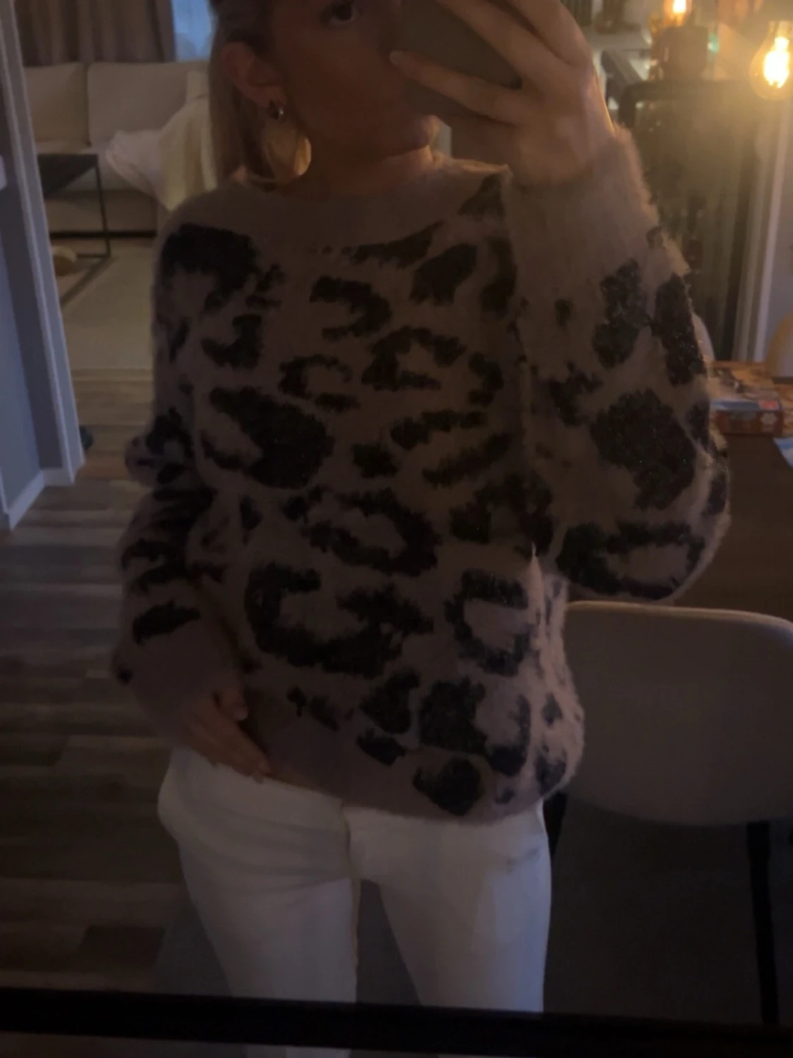 Beige leopardmönstrad stickad tröja