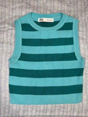 topp Zara - Stickat topp från Zara, i storlek S, använd få gånger 🩵