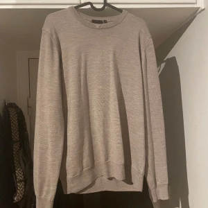 Oscar Jacobsson tröja - Säljer min Oscar Jacobson tröja då jag tröttnat på den 100% merino. Ny pris 1499kr kr, mitt pris 600kr. Bara höra av sig för fler bilder eller frågor. 