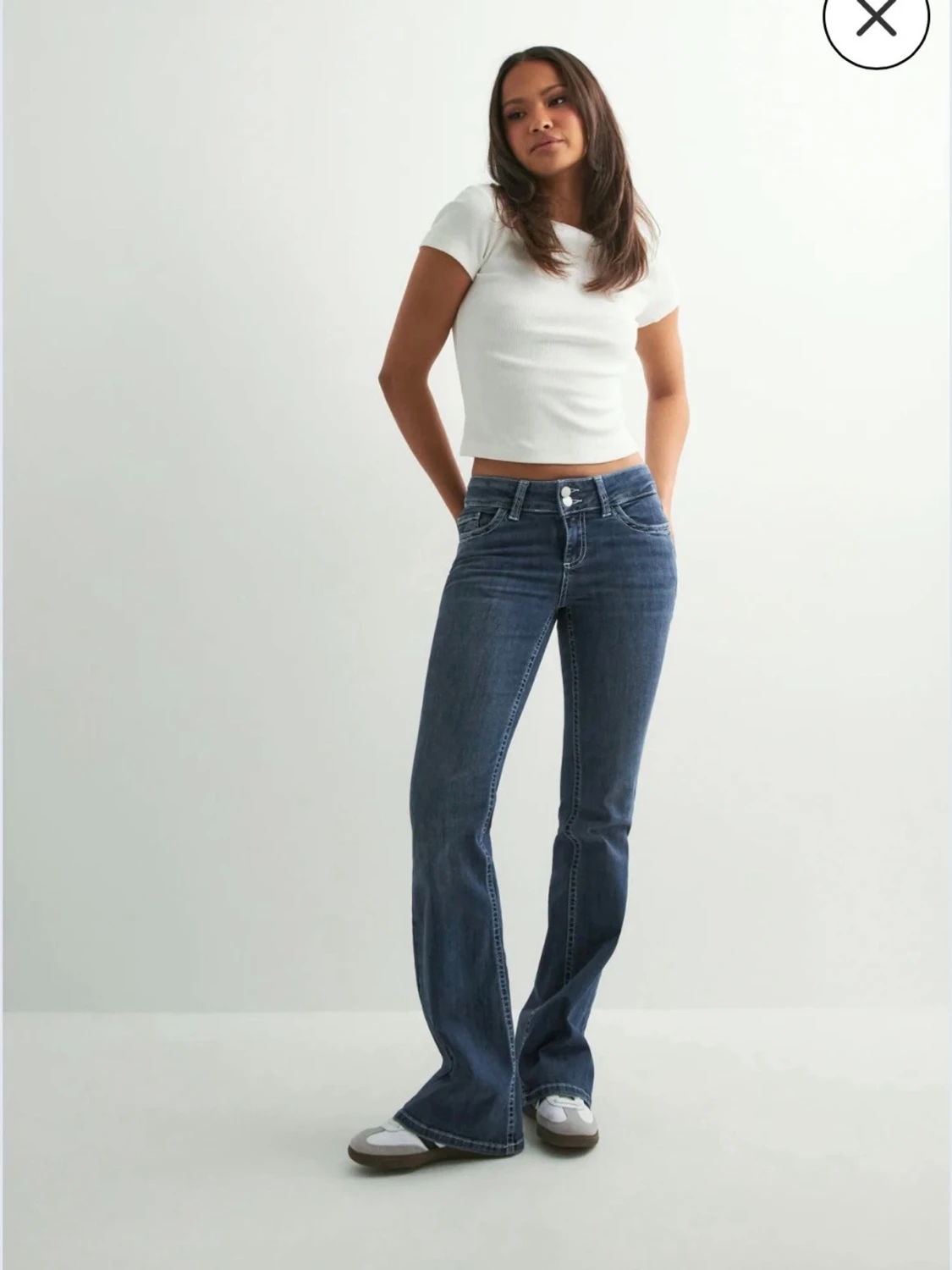 Mörkblå low waist bootcut jeans från Nelly  - 2