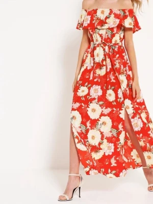 Ny, orange offshoulder blommig maxiklänning, river Island st S/M - Snygg röd maxiklänning med offshoulder och volang upptill. Band som töjer sig  på midjan och även på offshoulder del så det går att ha både om man ha S och M storlek Klänningen har ett blommigt mönster i vitt, rosa och grönt samt en slits framtill. Midjan markeras med ett knytband och materialet känns lätt och luftigt, perfekt för varma dagar. St S/M, polyester. Aldrig använt 
