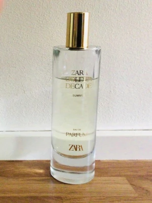 ZARA Golden Decade Summer parfym - Se bild hur mycket använt 