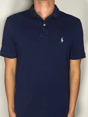 Ralph Lauren pike  - Säljer en riktigt snygg och trendig Ralph Lauren piké i fint skick, storlek S, vid frågor är det bara att skriva //Gramenti