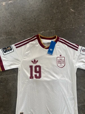 Lamine Yamal Player Version Spanien - Storlek L ny med etiketter, välj PostNord för snabbare frakt