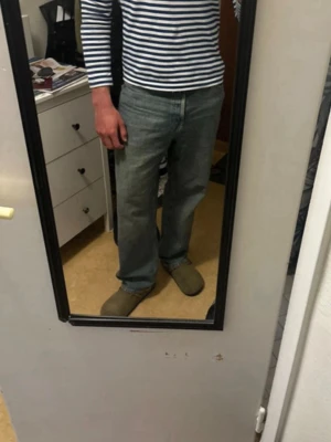 Comme des garçons longsleeve   - Säljer denna play longsleeve i storlek M men som passar även S. Hör av er vid eventuella frågor!!!!