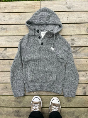 Abercrombie stickad hoodie - Riktigt chill stickad Abercrombie Hoodie. Storlek S
