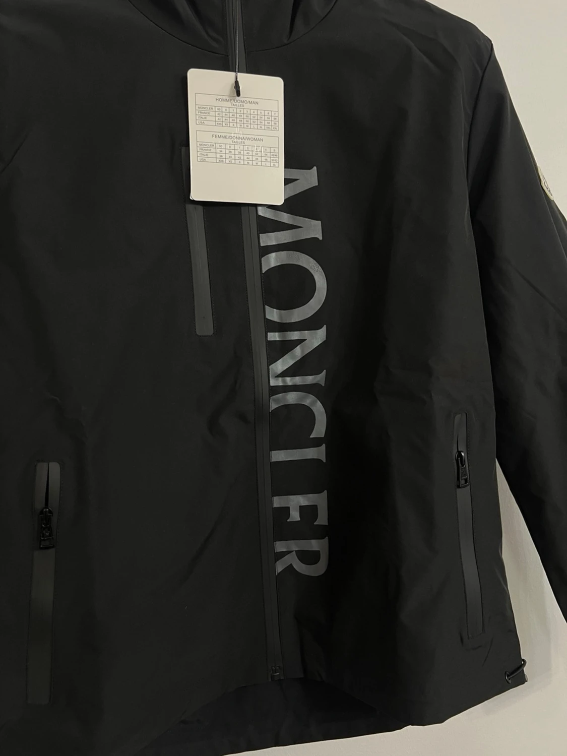 Moncler windbreaker i svart  M - 1